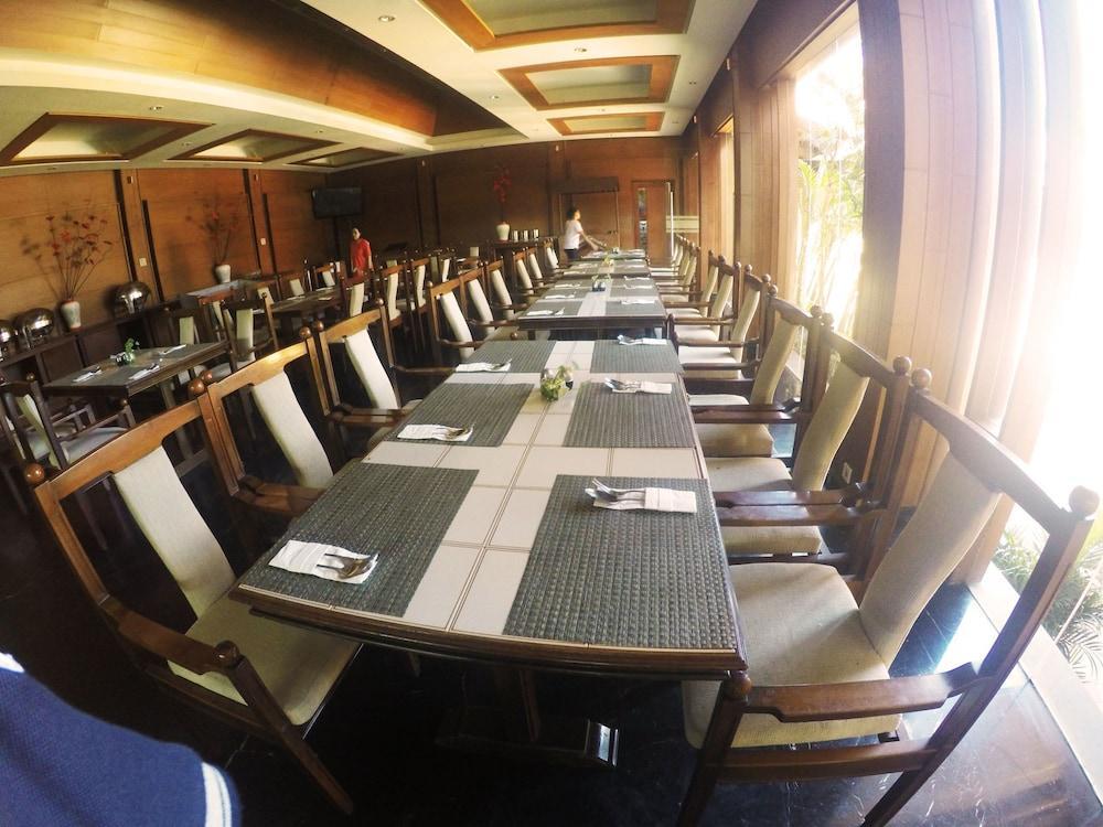 Hotel Mutiara Cilacap Exterior foto