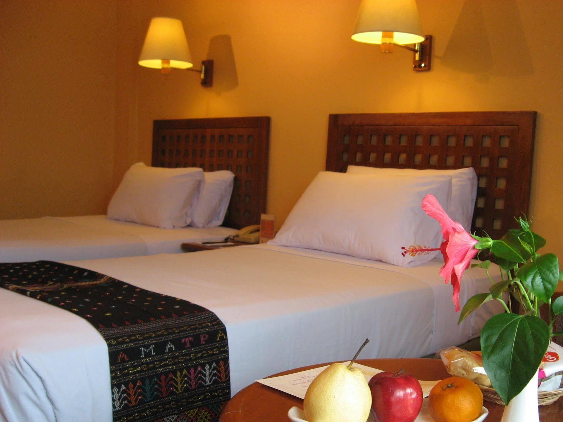 Hotel Mutiara Cilacap Exterior foto